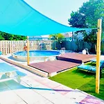 Sea Salt Vacation Home, Private Pool - Walk To Beach