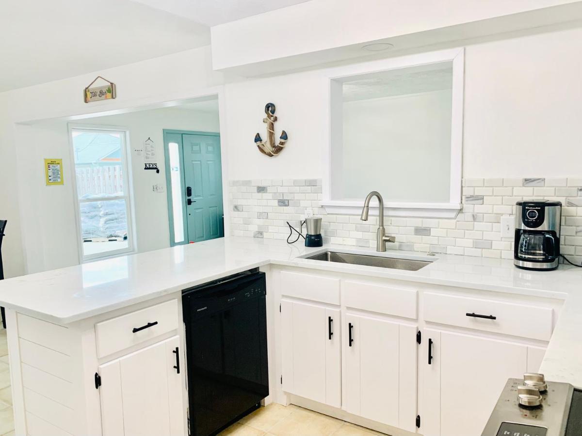 Sea Salt Vacation Home, Private Pool - Walk To Holiday home