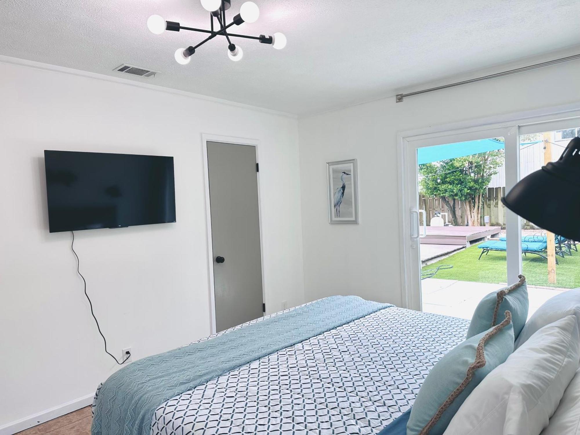 Sea Salt Vacation Home, Private Pool - Walk To *